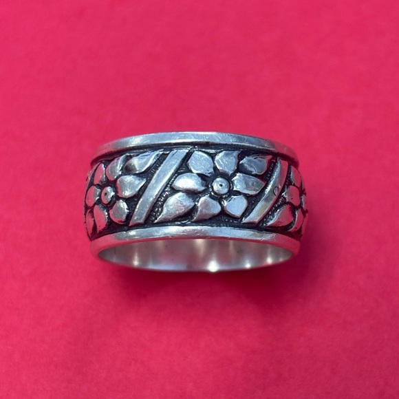Octavia Jewelry - Vintage Octavia Sterling Silver Floral Band Ring Size 6
